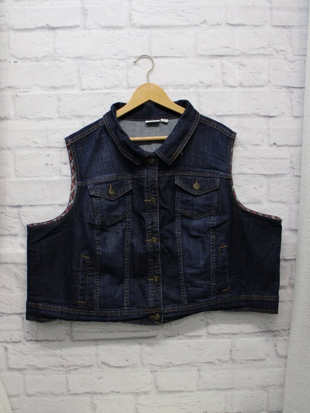 Cato Plus 26/28W Dark Wash Denim Blue Sleeveless Button Front Denim Short Vest